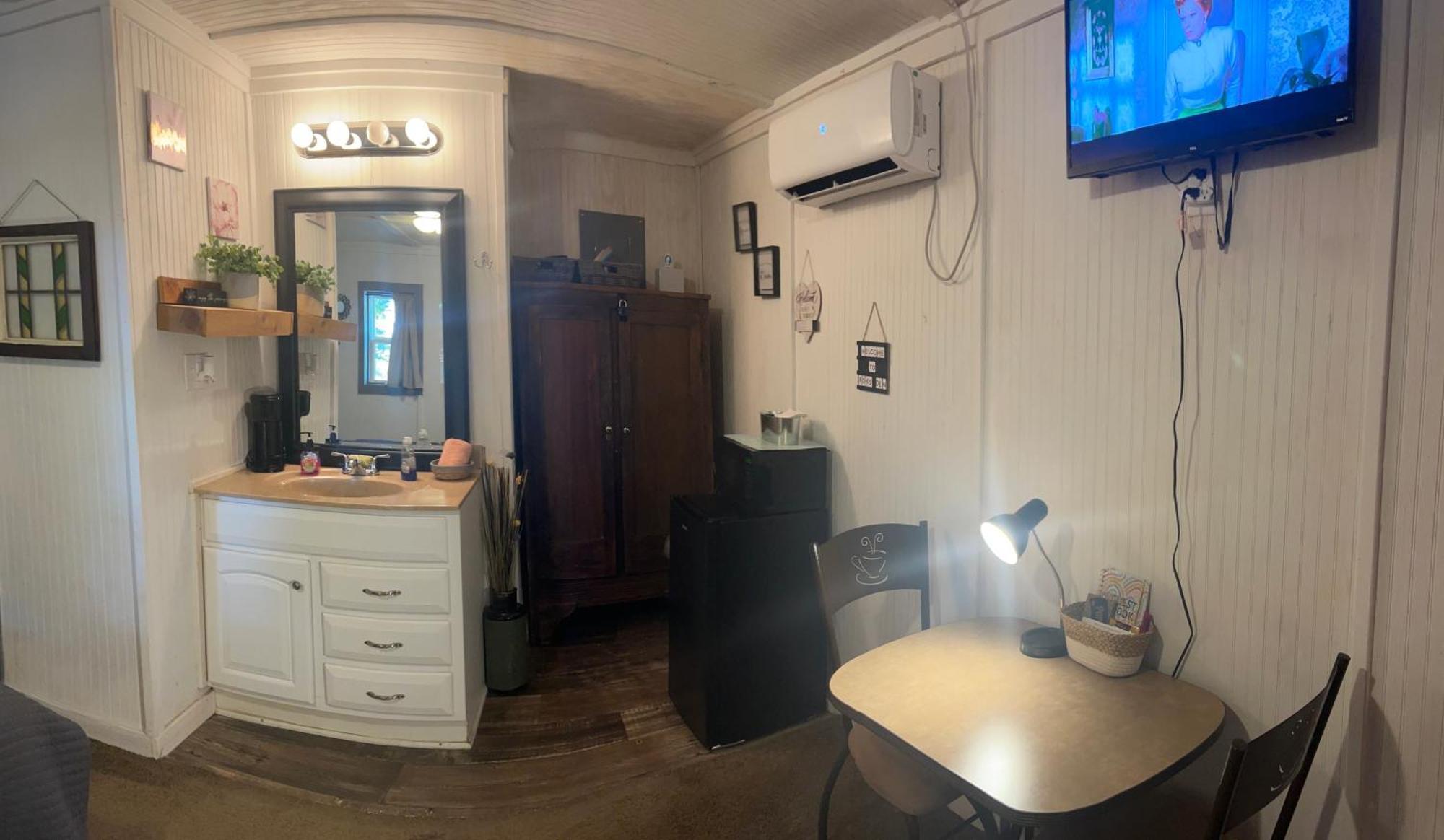 Отель Fox Den Albertville Экстерьер фото